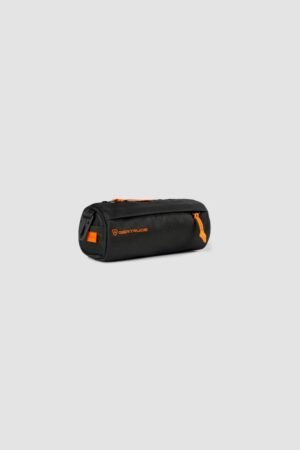 Trousse Elda Black Gertrude noire vue trois-quarts avec détails orange