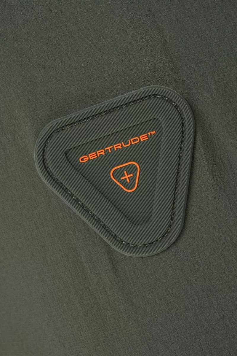 Détail patch Gertrude sur la face nylon de la Veste Nobu Greenish