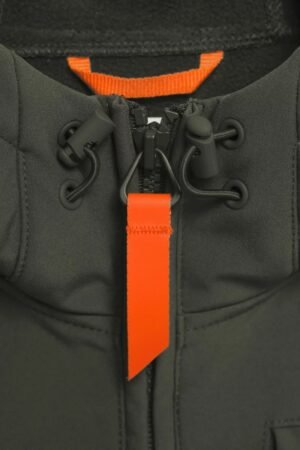 Détail col et fermeture veste Rony Greenish Gertrude